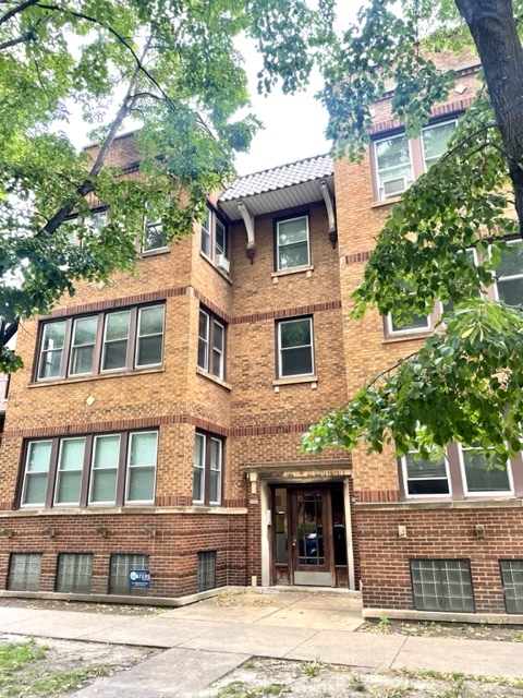 2111 W Roscoe Street #1R Chicago IL 60618 MLS #MRD12501057 64 broker reciprocity