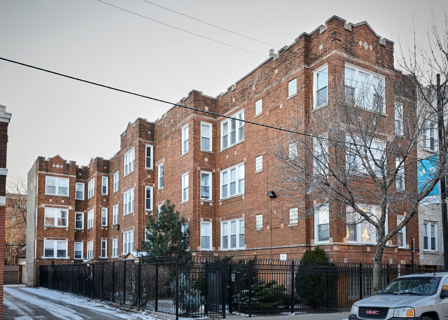 2465 W Gunnison Street #1 Chicago IL 60625 MLS #MRD12504849 50 broker reciprocity