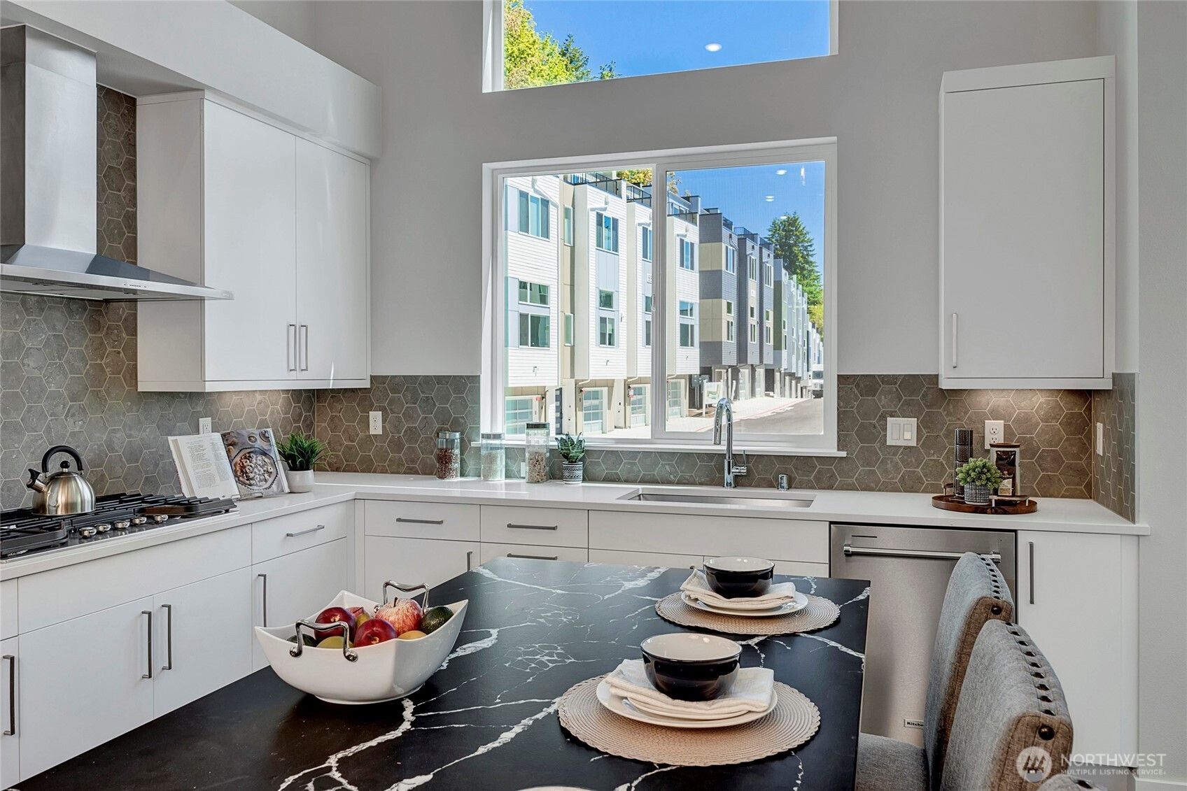 MLS #NWM2373613 image #1