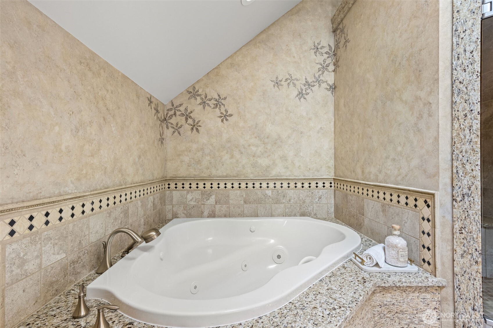 MLS #NWM2394725 image #26