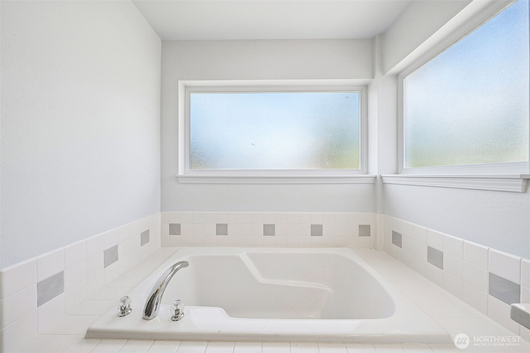 MLS #NWM2410935 image #19