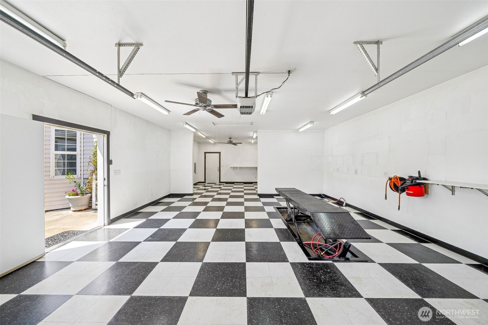 MLS #NWM2410935 image #26