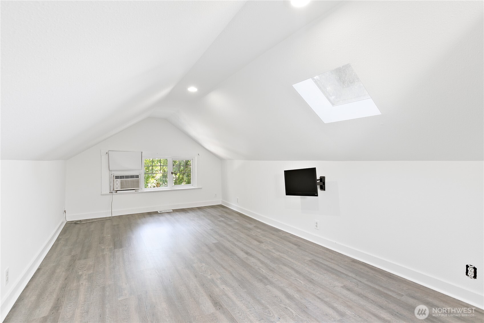 MLS #NWM2415075 image #16