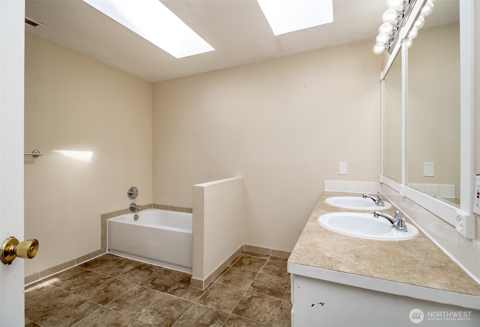 MLS #NWM2420190 image #26