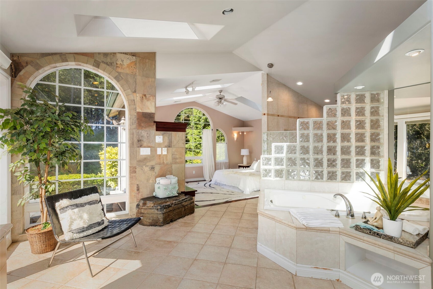 MLS #NWM2425732 img 14