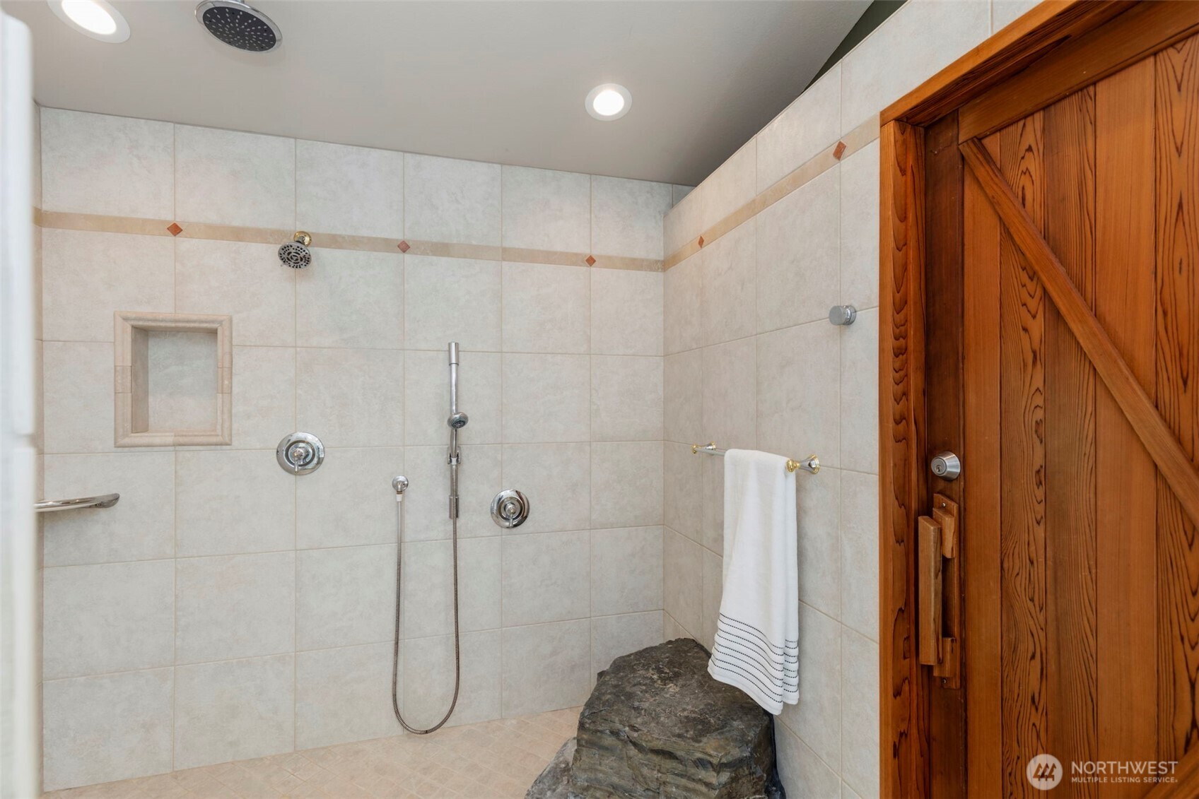 MLS #NWM2425732 img 15