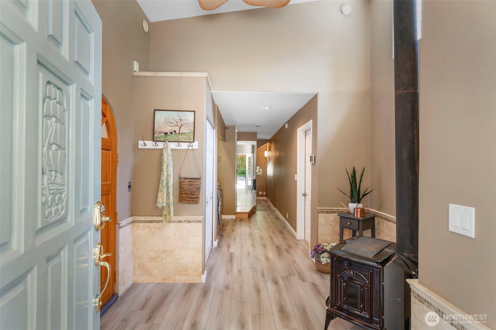 MLS #NWM2425732 img 4