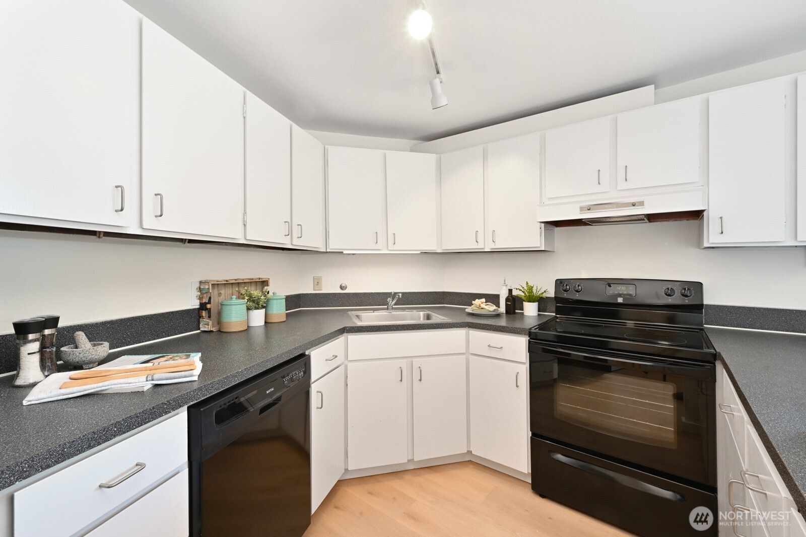 MLS #NWM2427584 image #6