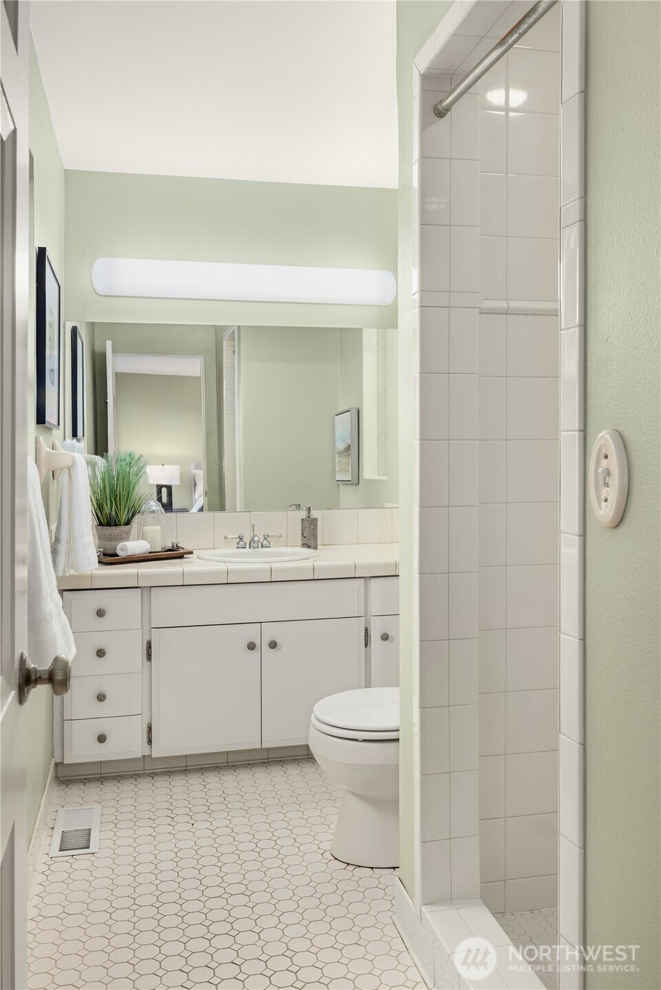 MLS #NWM2428005 image #22