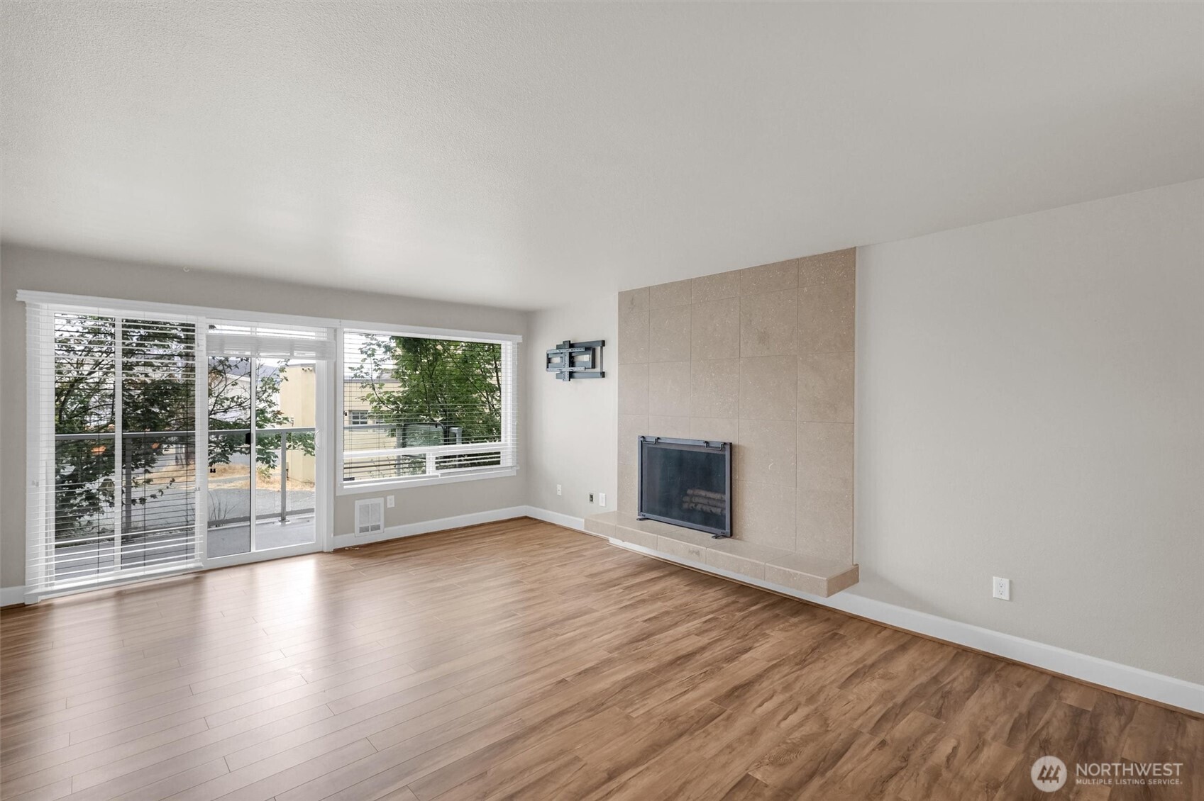 MLS #NWM2428660 image #7