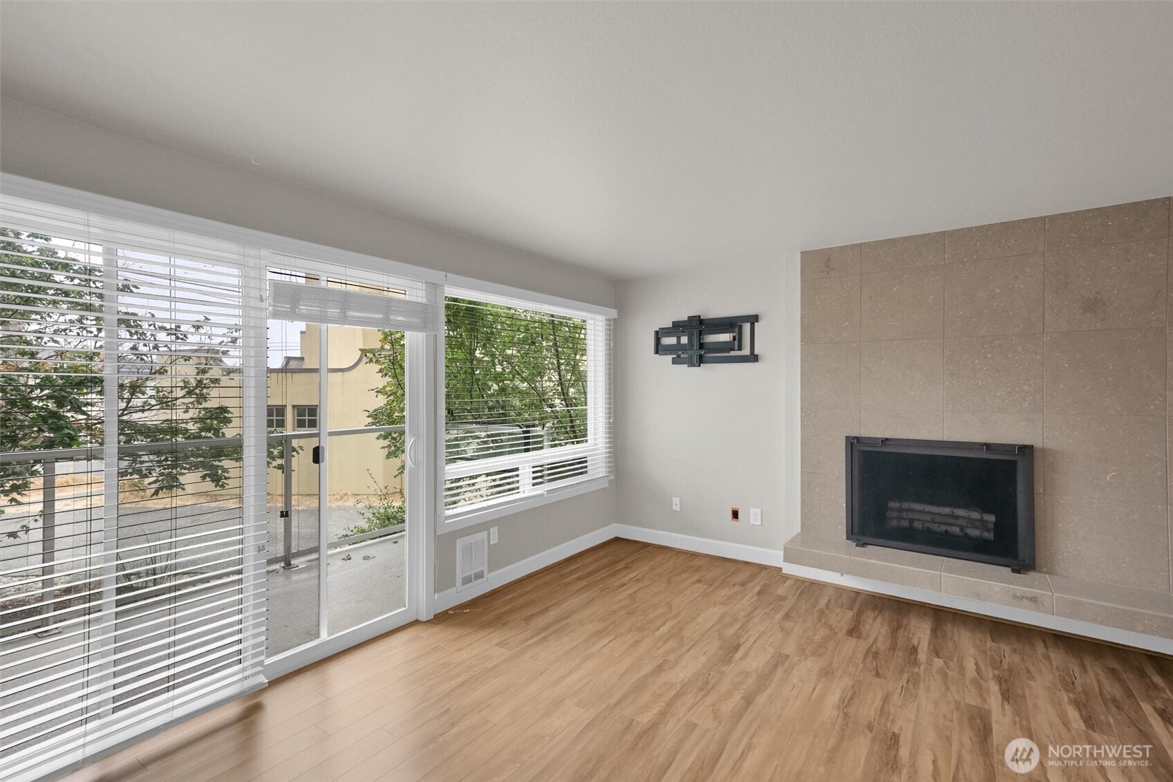 MLS #NWM2428660 image #8