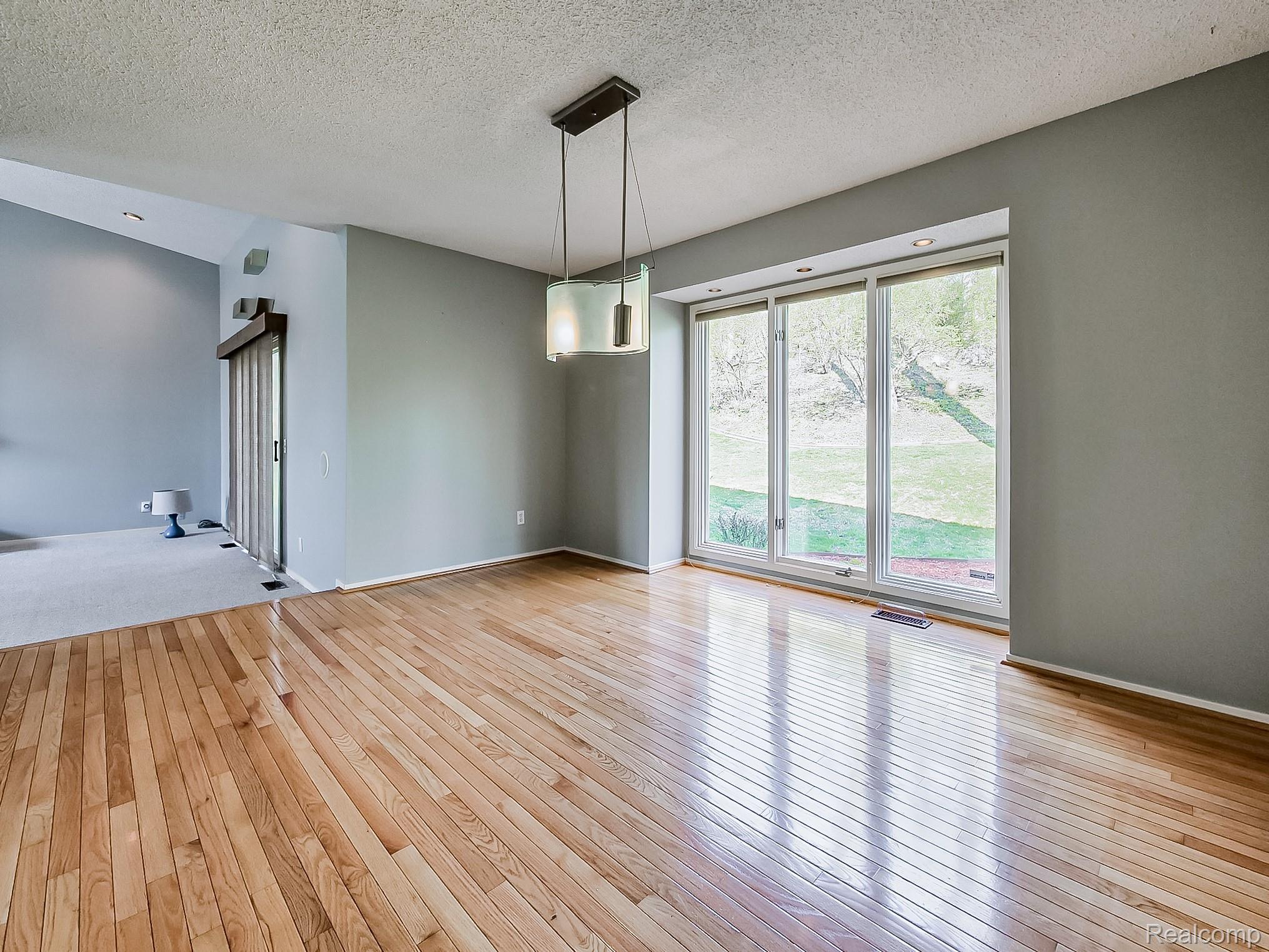 MLS #20251035815 image #0