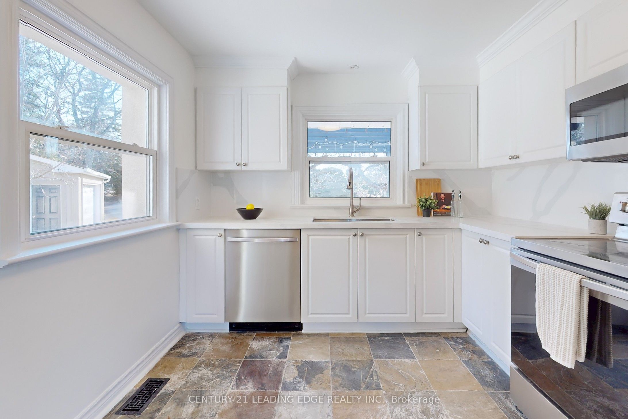 MLS #N12389983 image #12