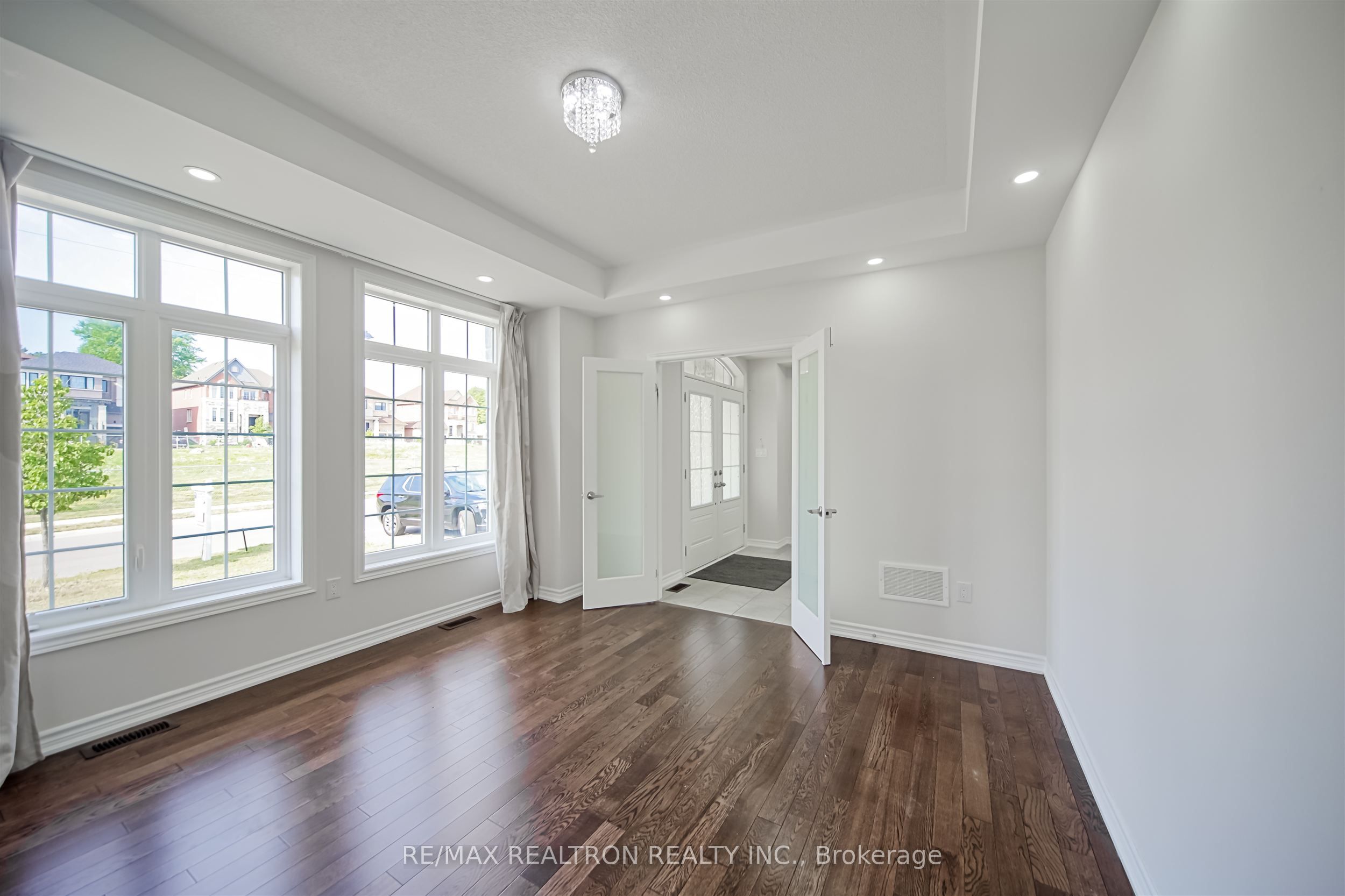 MLS #N12428313 image #17