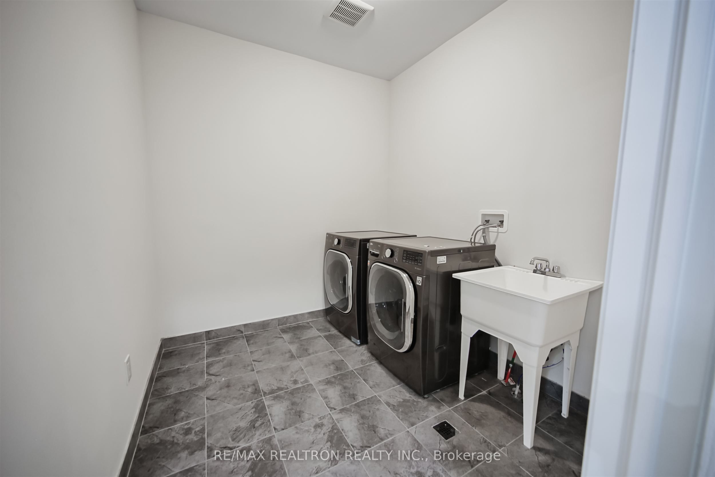 MLS #N12428313 image #36