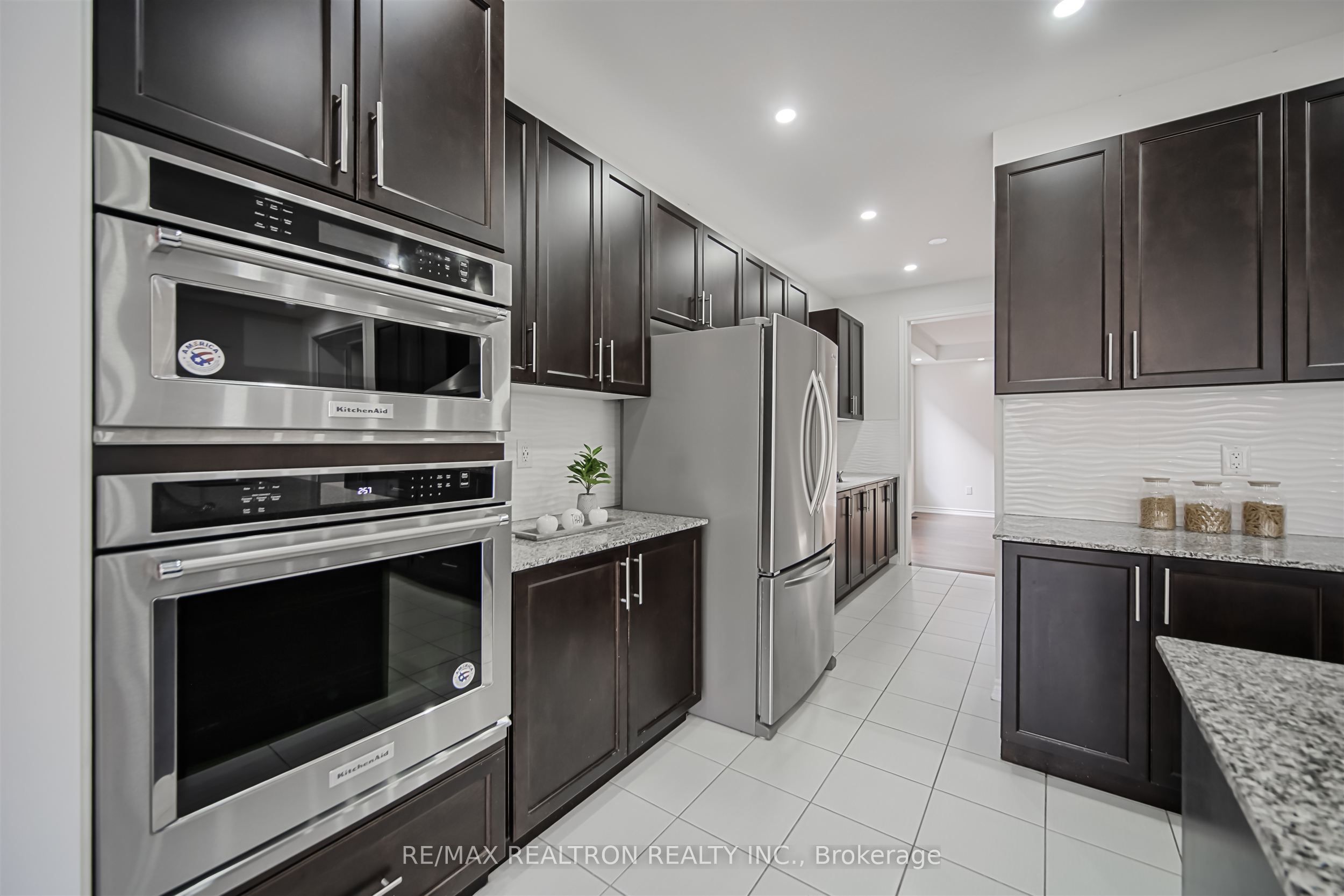 MLS #N12428313 image #8