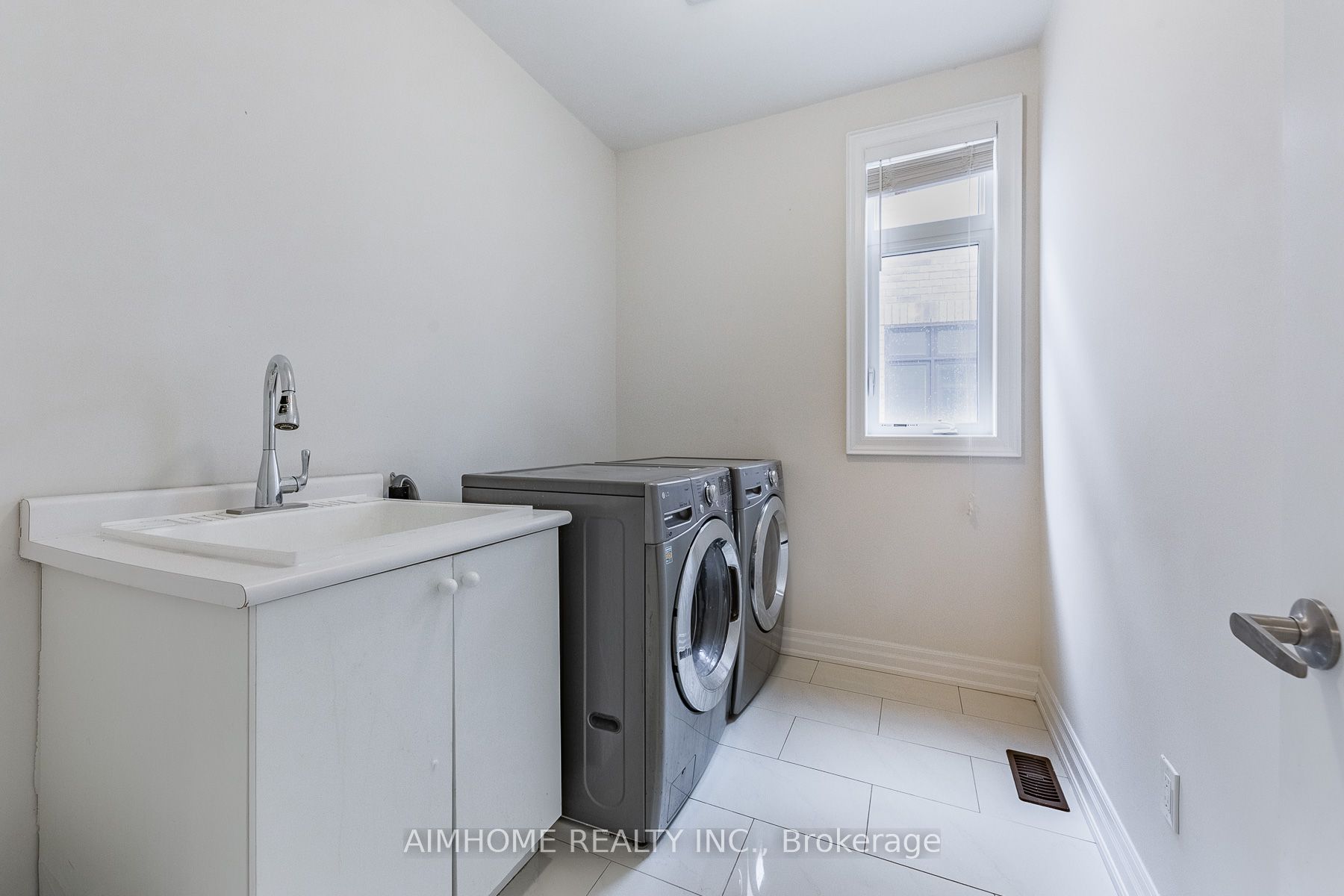 MLS #N12430694 image #8