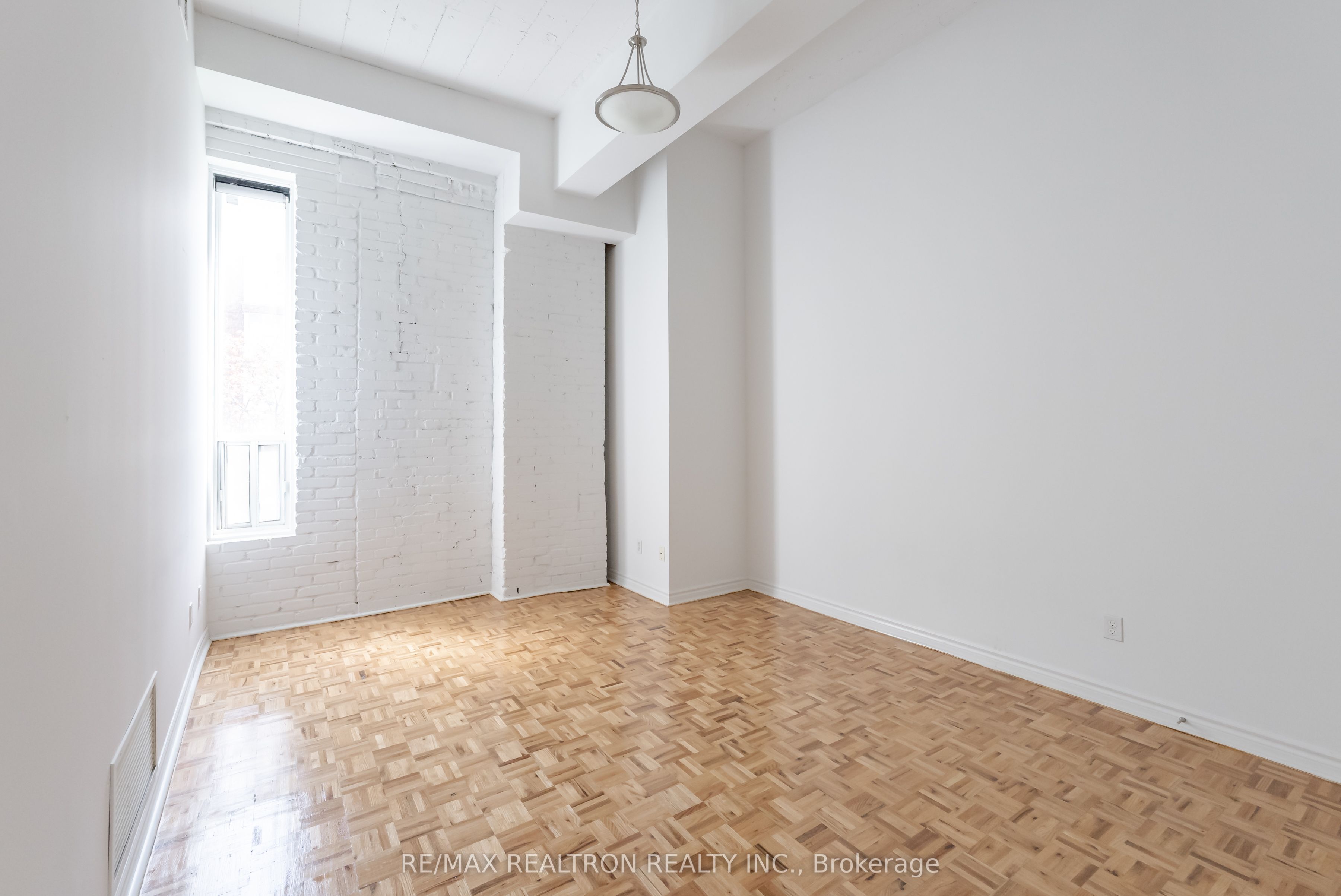 MLS #W12325385 image #0