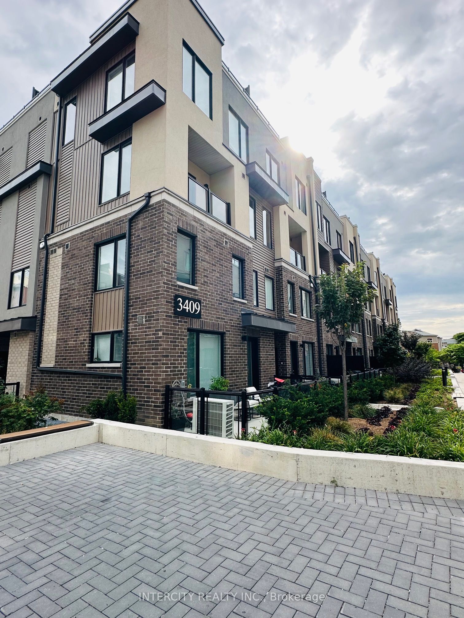 MLS #W12347837 image #1