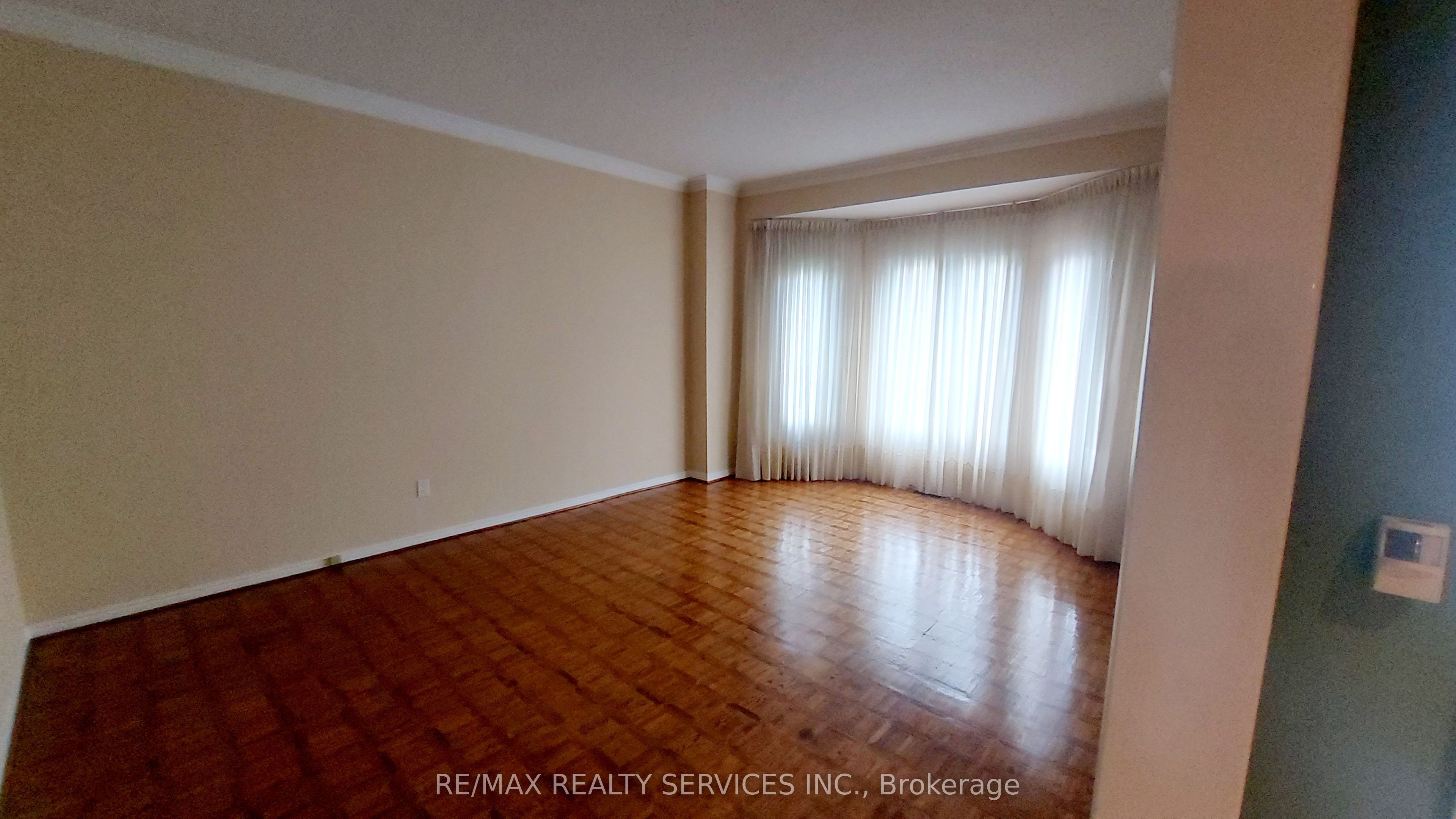 MLS #W12348242 image #4