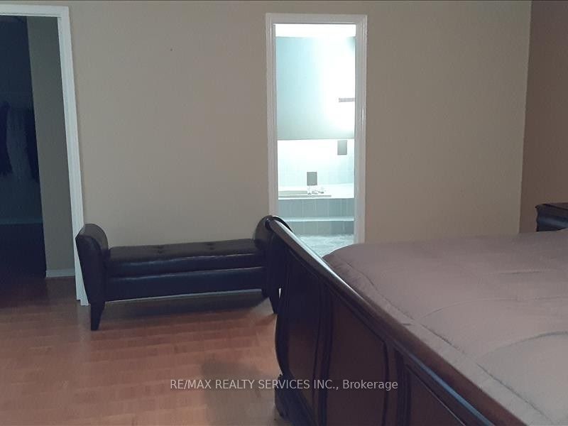 MLS #W12348242 image #8