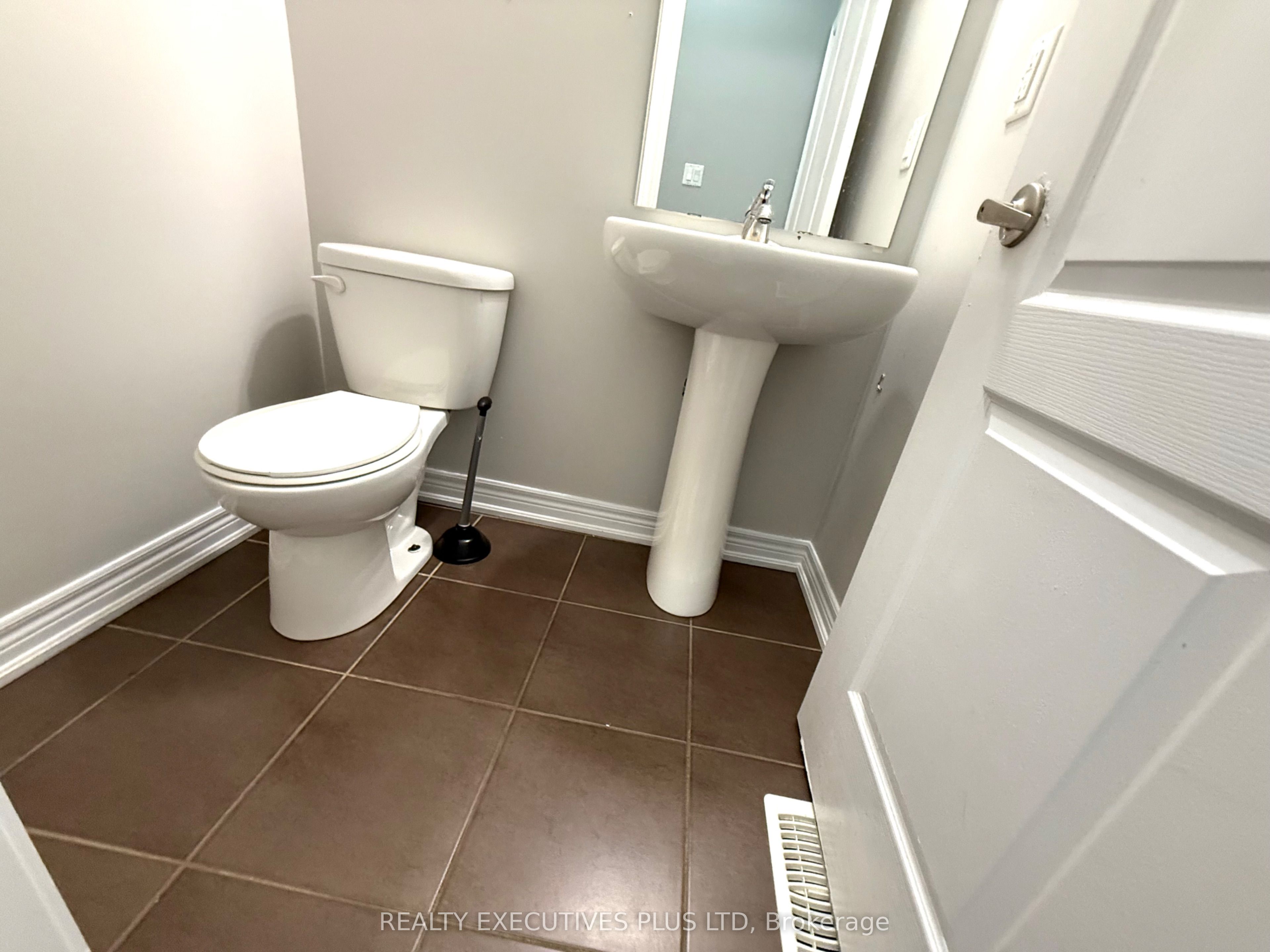 MLS #W12349273 image #10