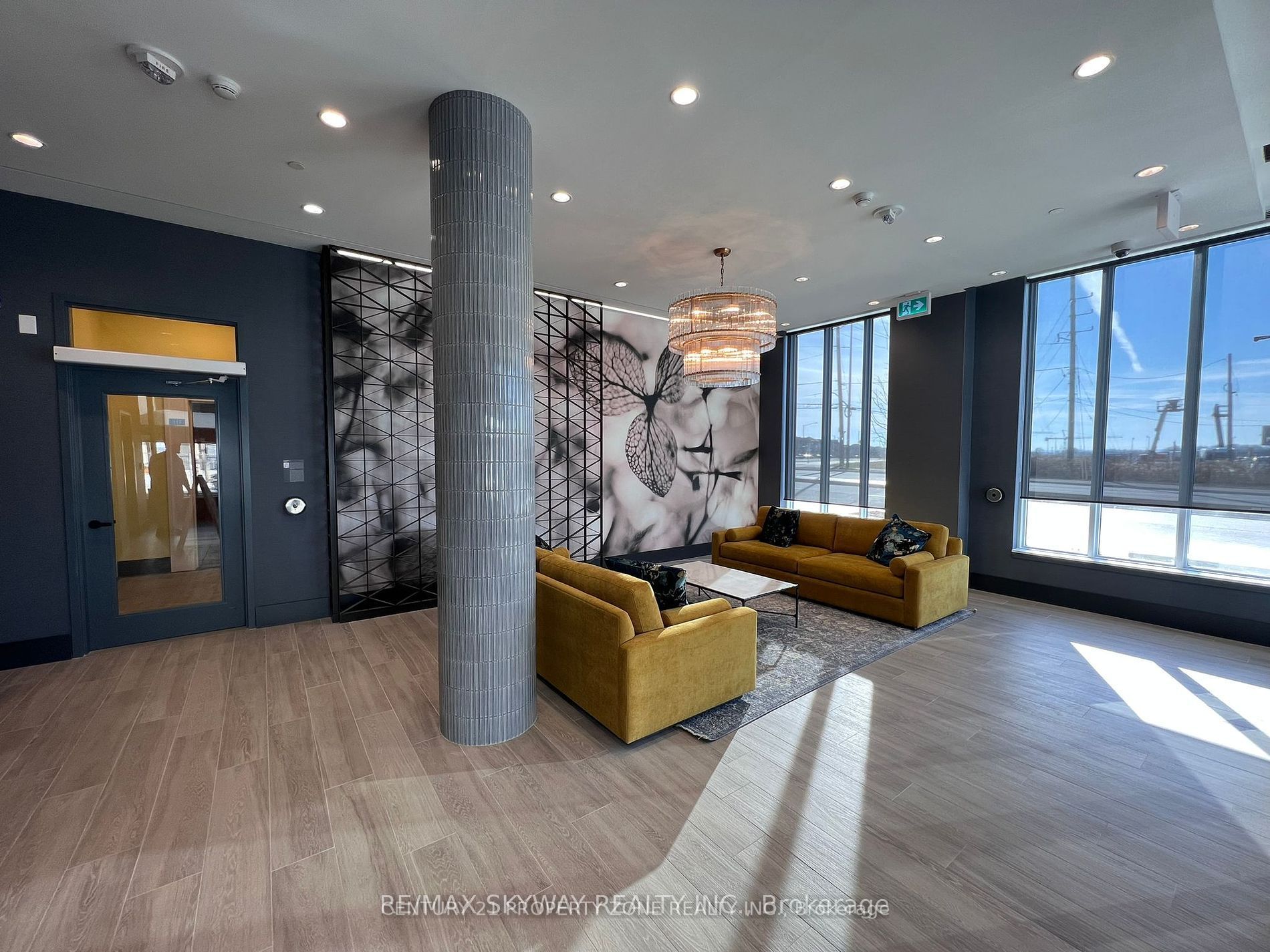 MLS #W12350610 image #1