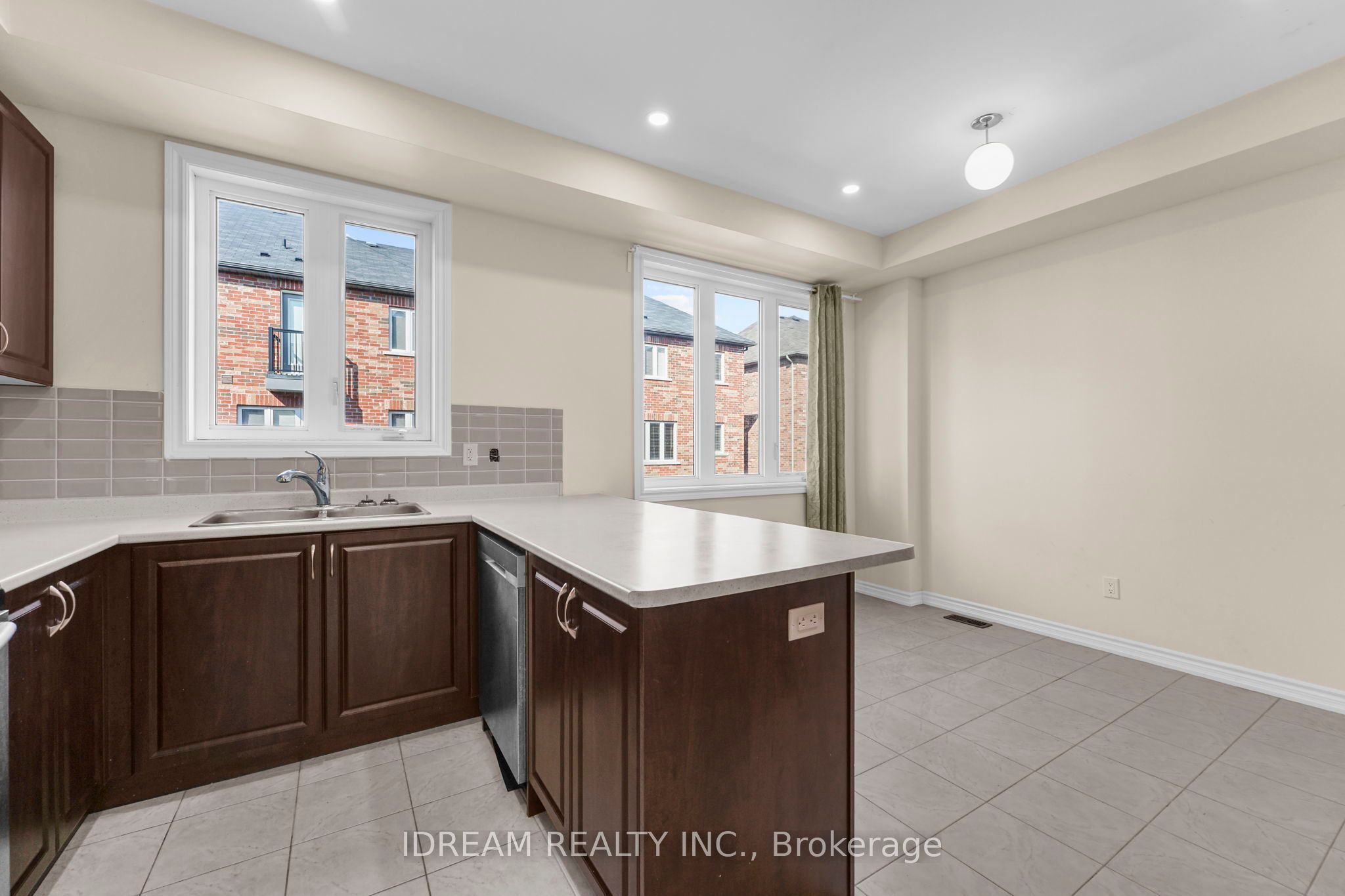 MLS #W12352912 image #12