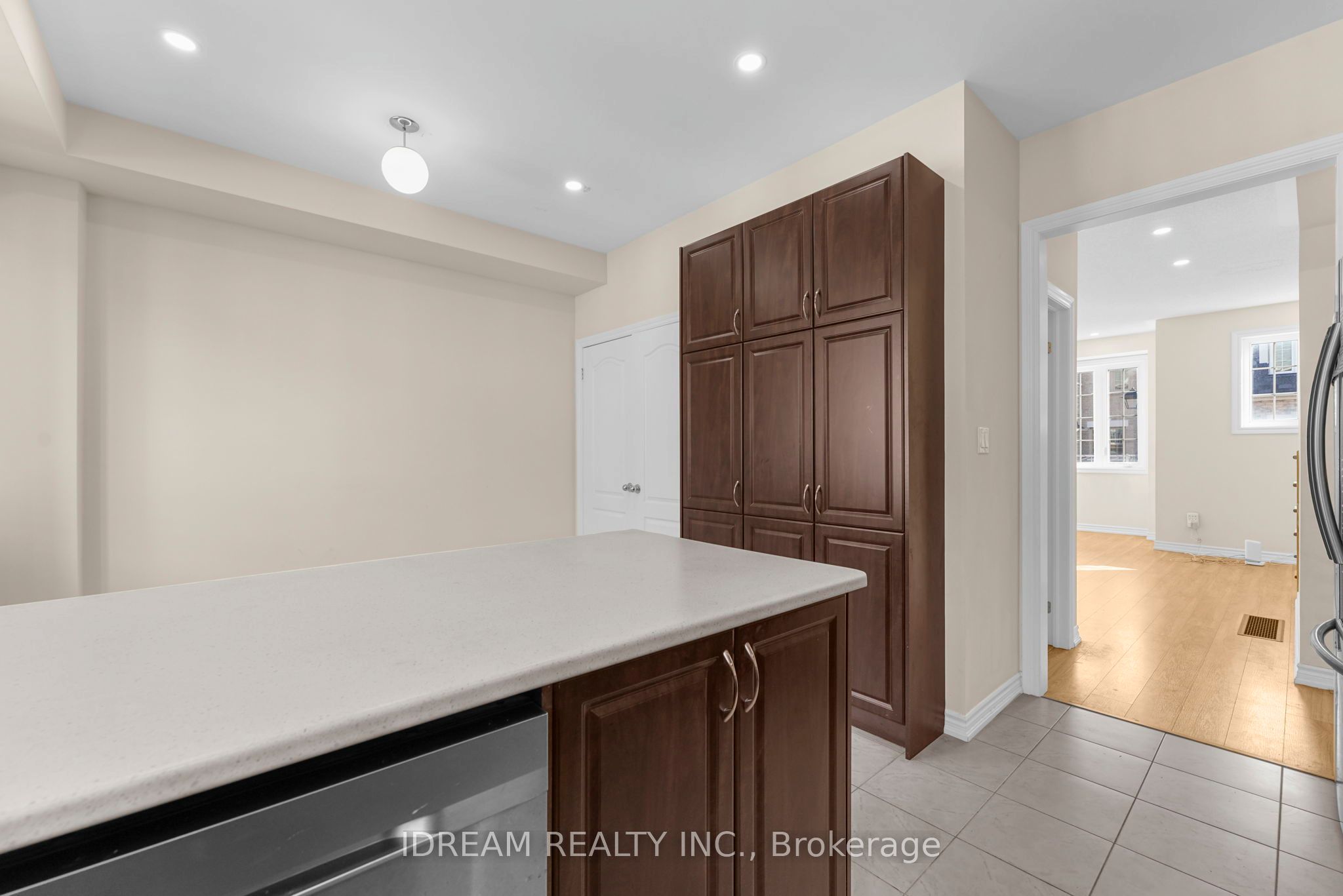 MLS #W12352912 image #9