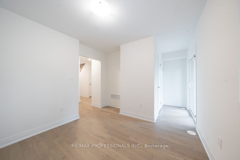 MLS #W12355686 image #8