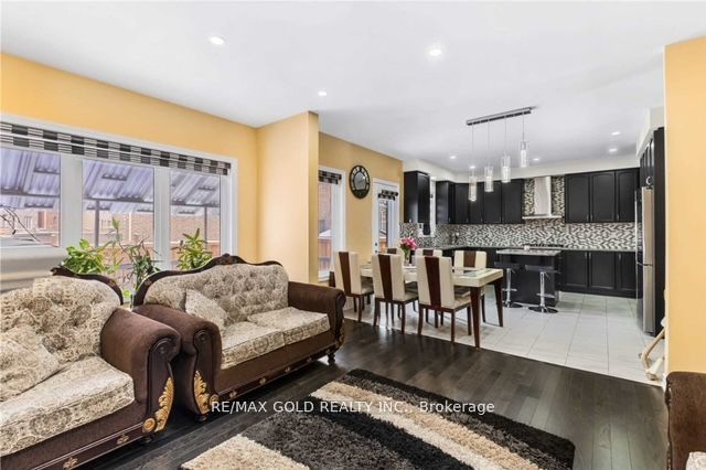 MLS #W12360092 image #9