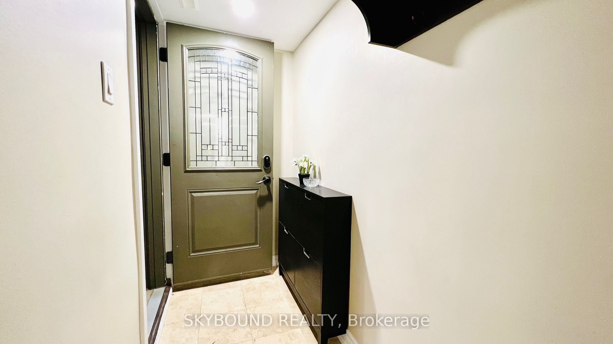 MLS #W12360379 image #1