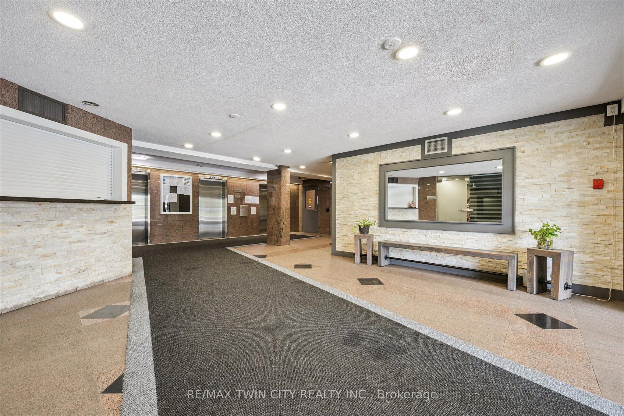 MLS #W12360615 image #2