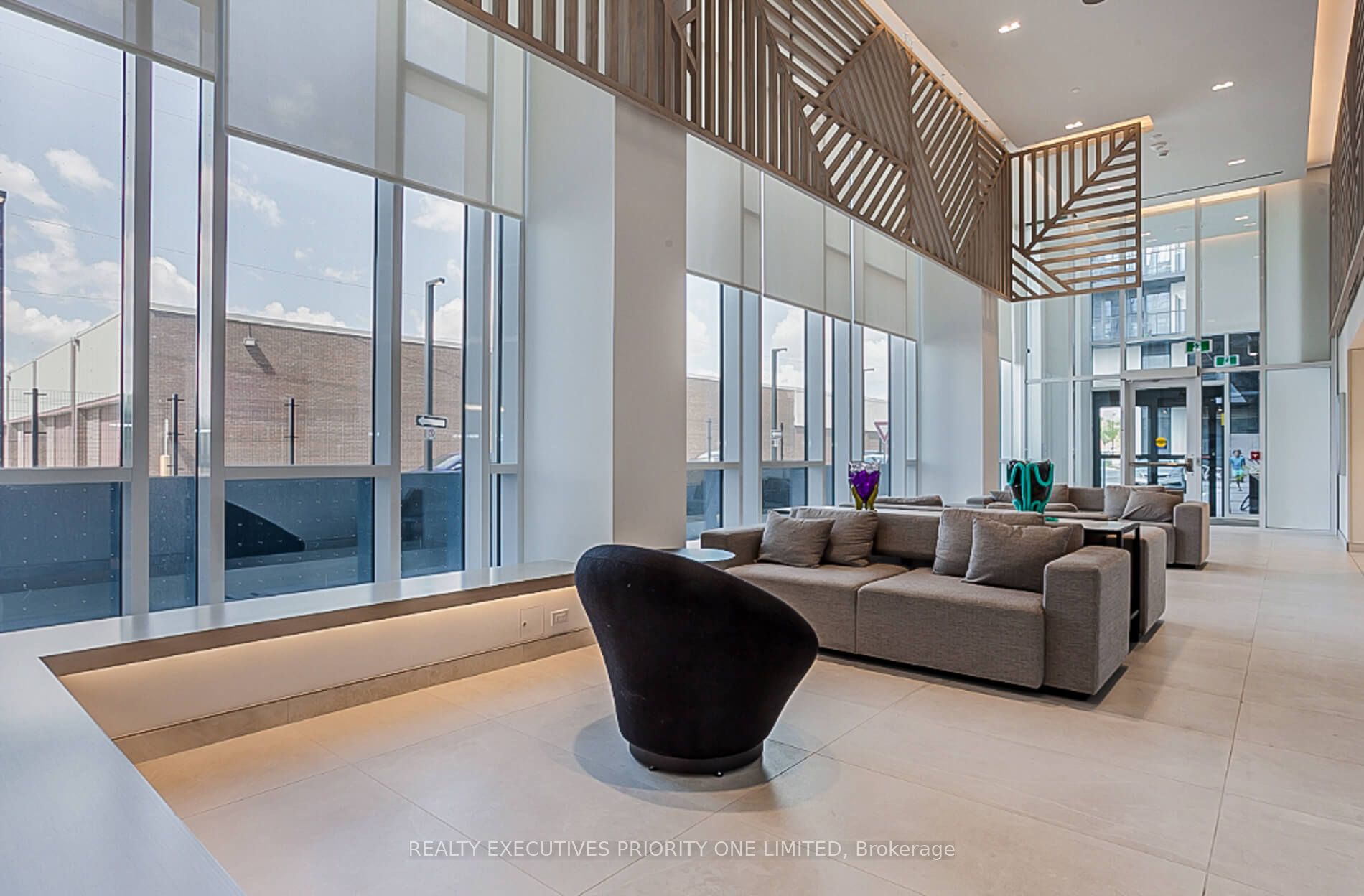 MLS #W12360874 image #1