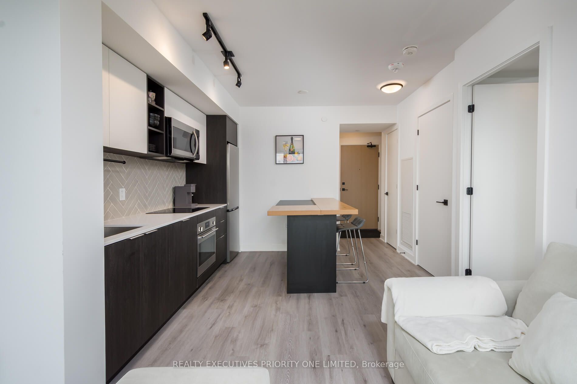 MLS #W12360874 image #12