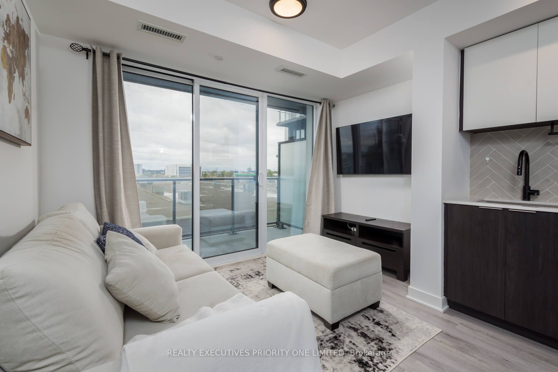 MLS #W12360874 image #6