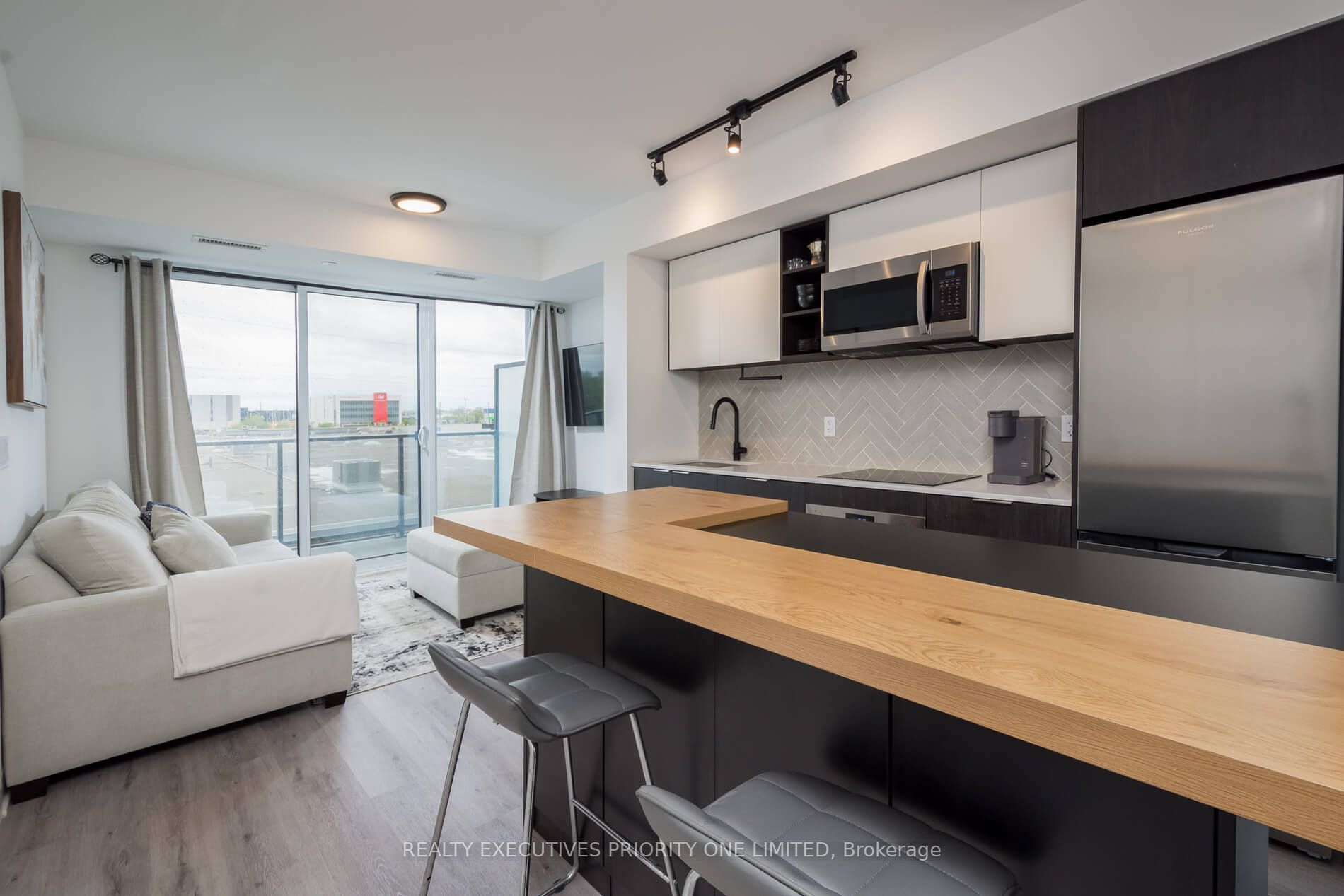 MLS #W12360874 image #8