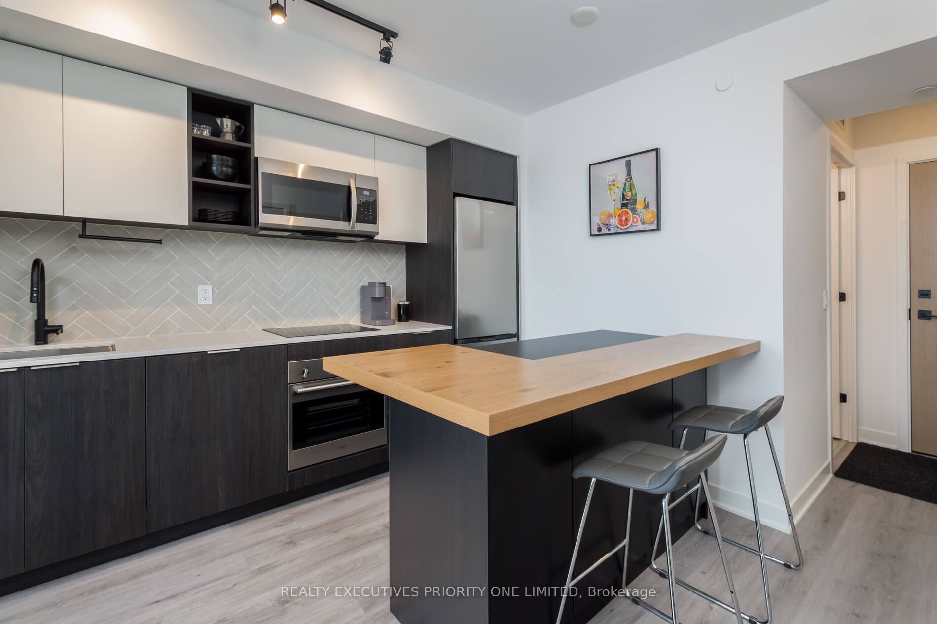 MLS #W12360874 image #9