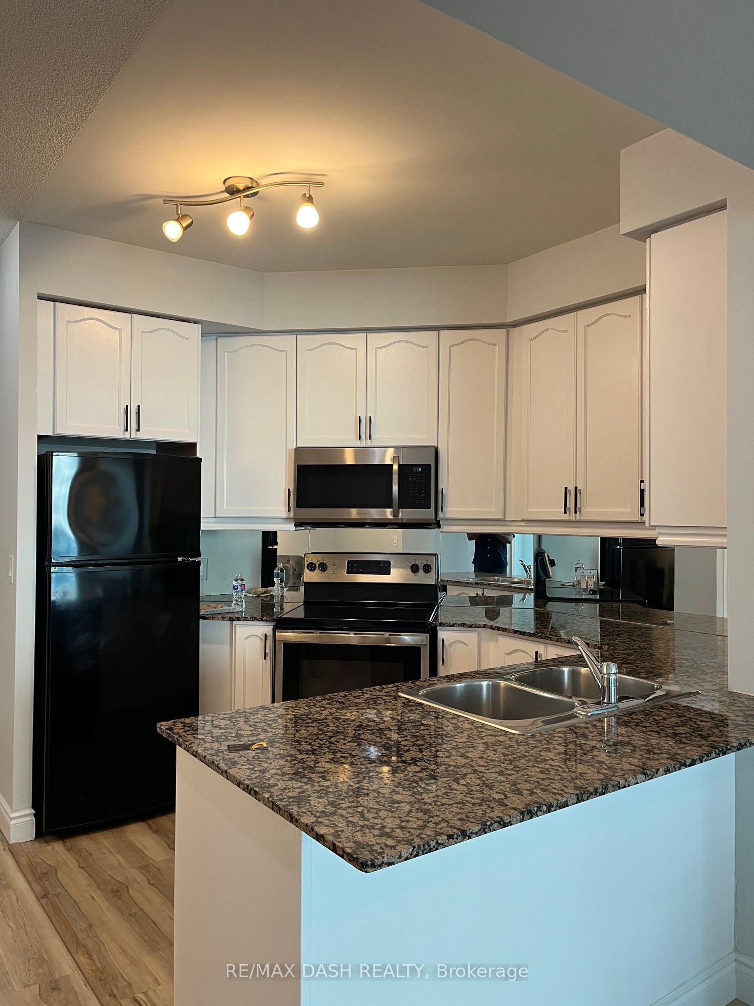 MLS #W12364865 image #2