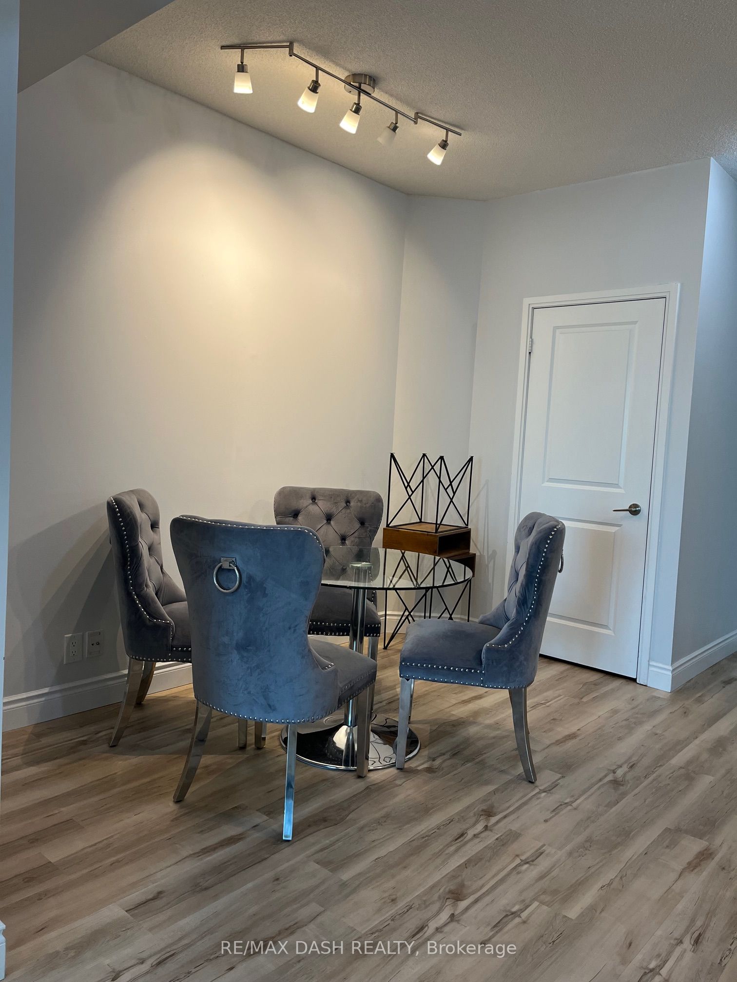 MLS #W12364865 image #3