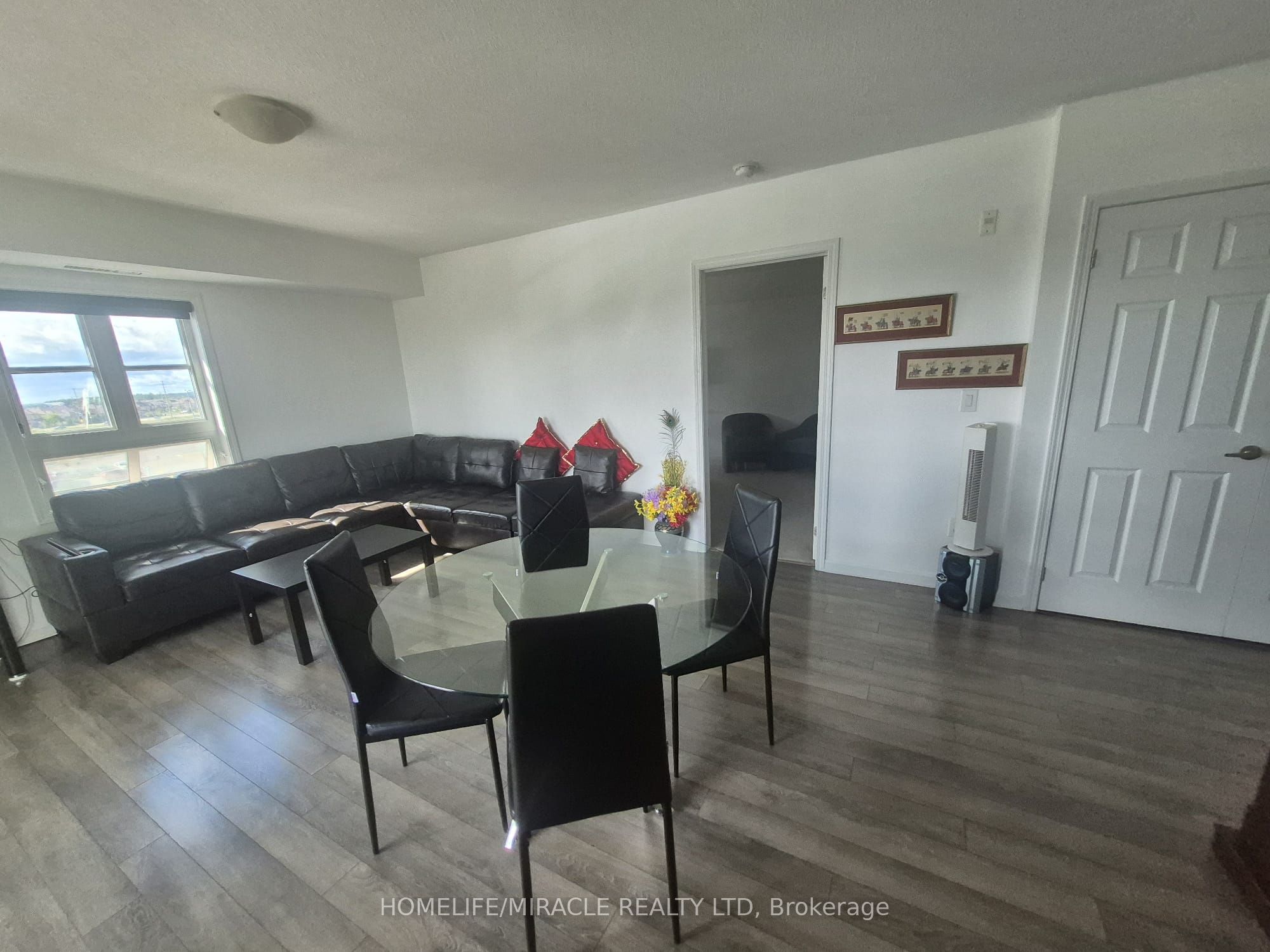 MLS #W12365070 image #8