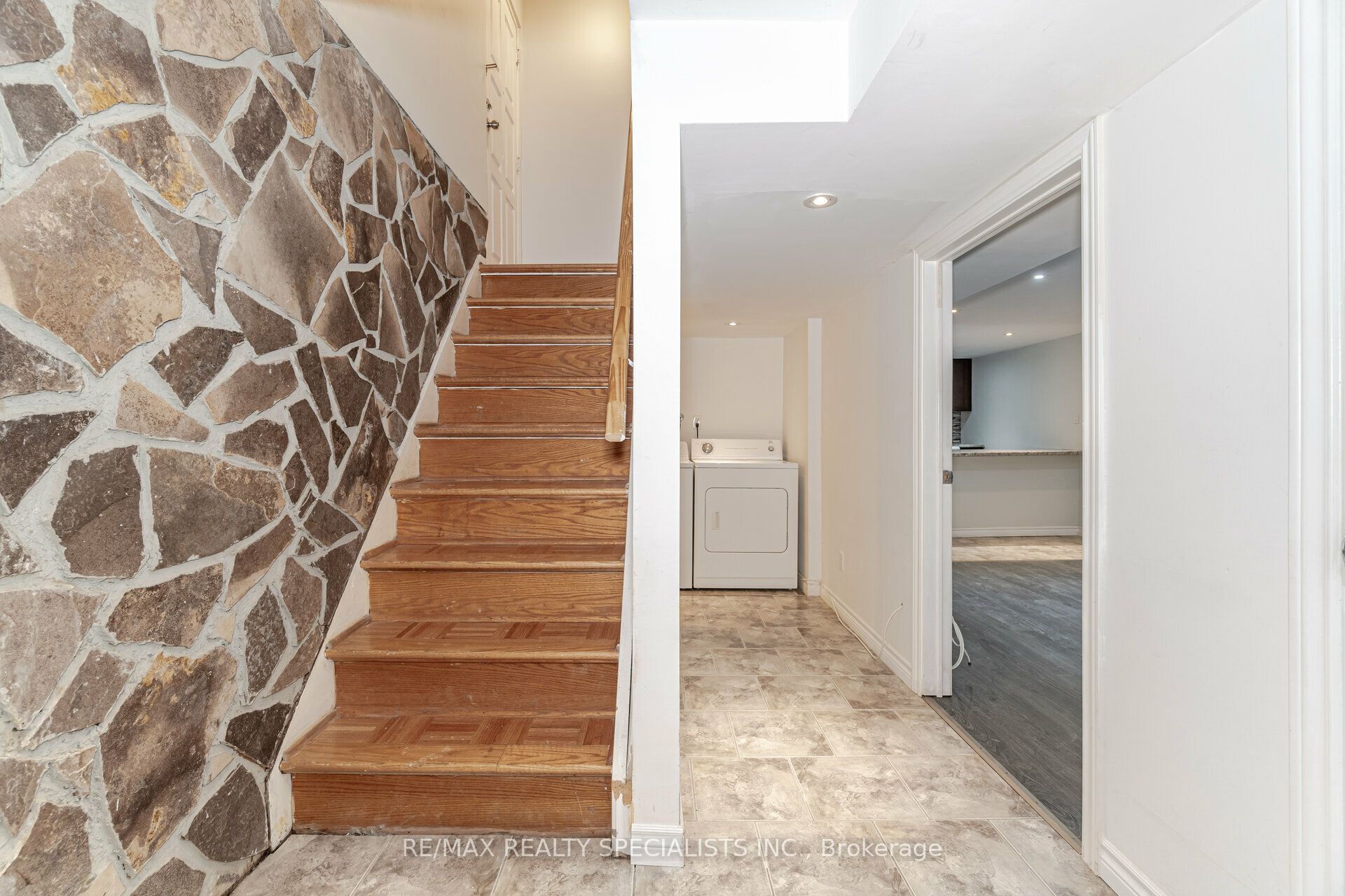 MLS #W12365353 image #1