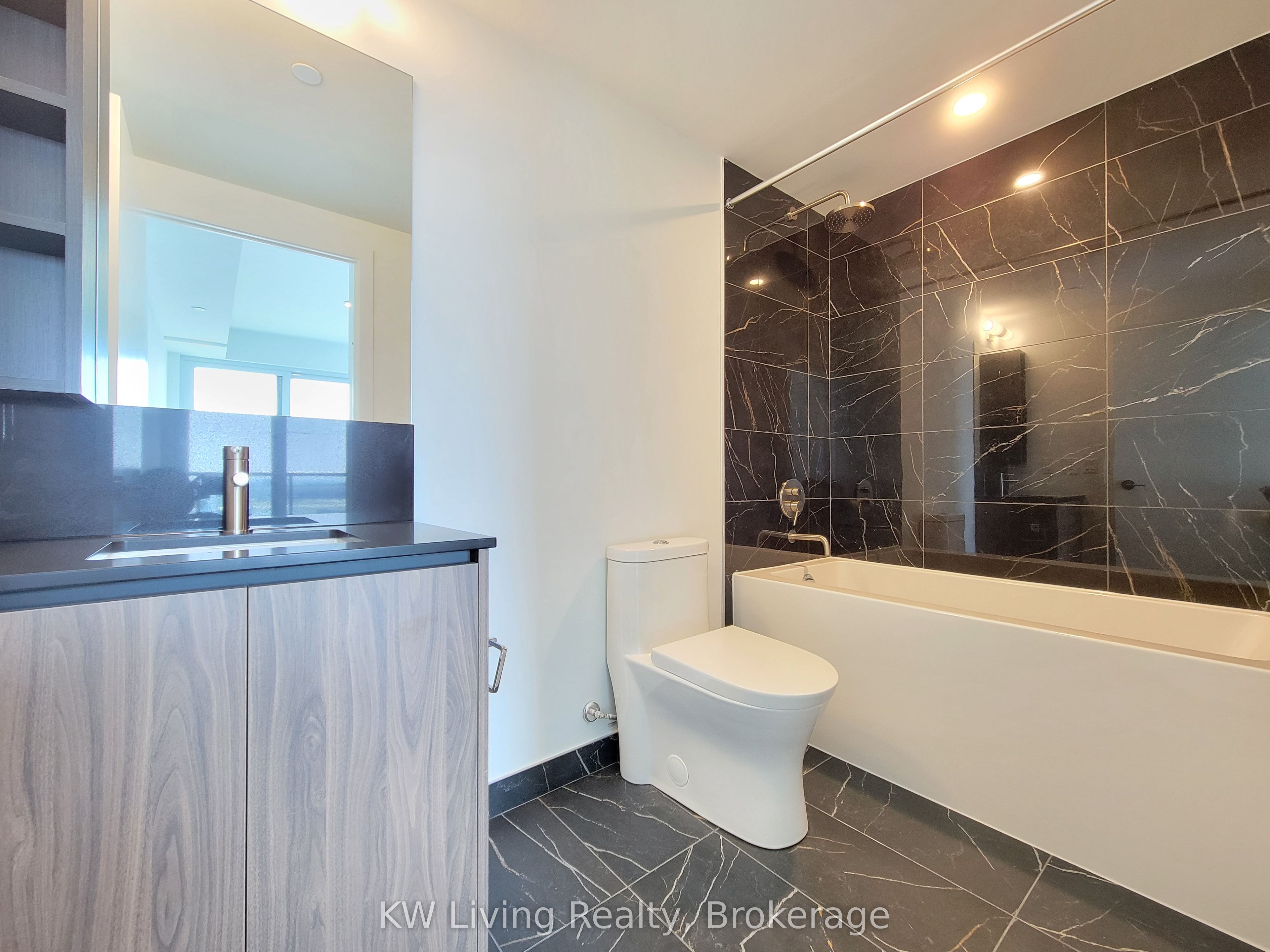 MLS #W12366843 image #1