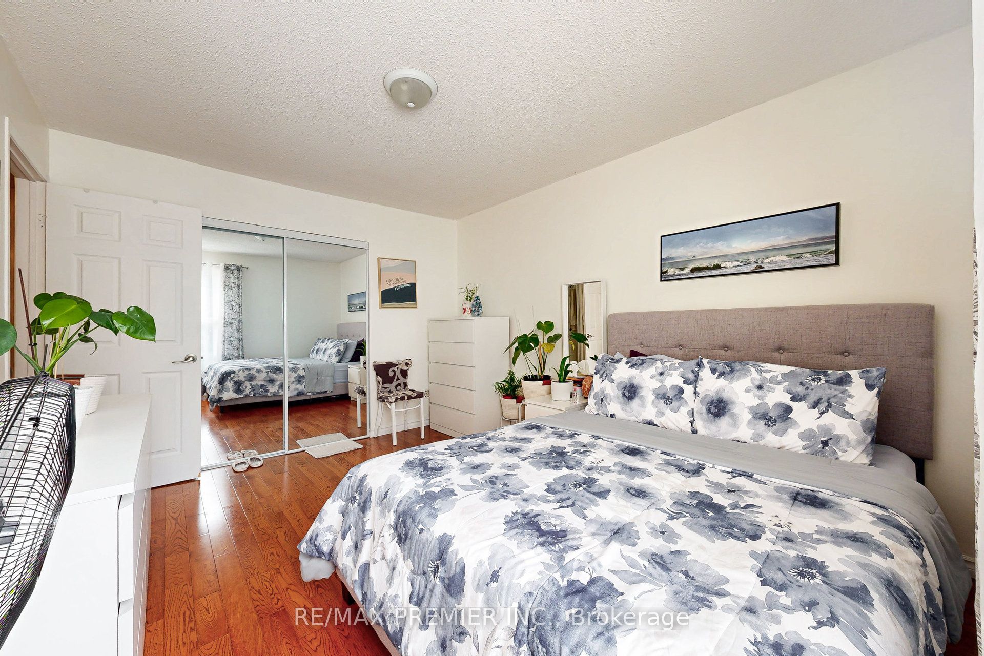 MLS #W12366886 image #17