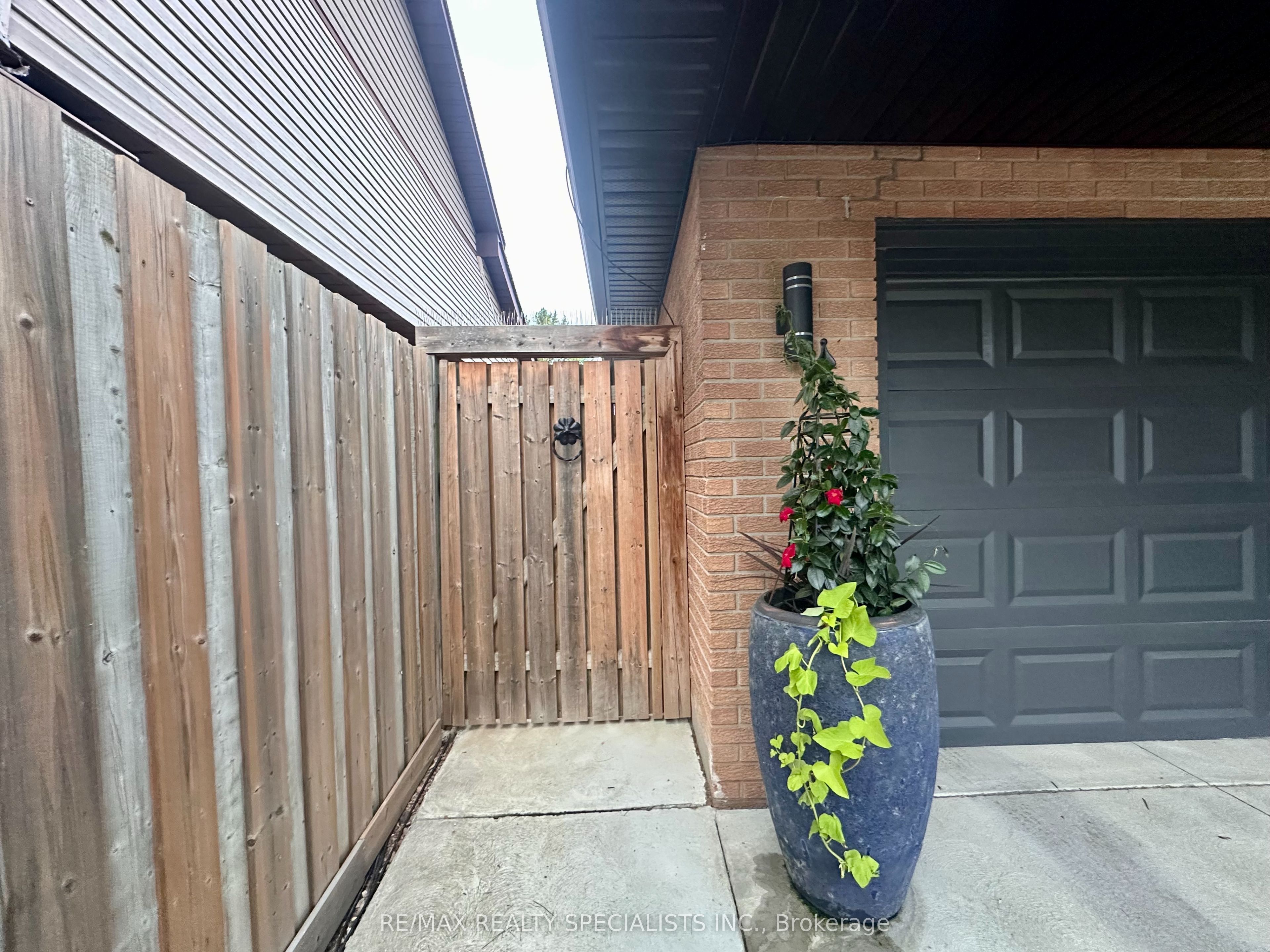 MLS #W12368041 image #1