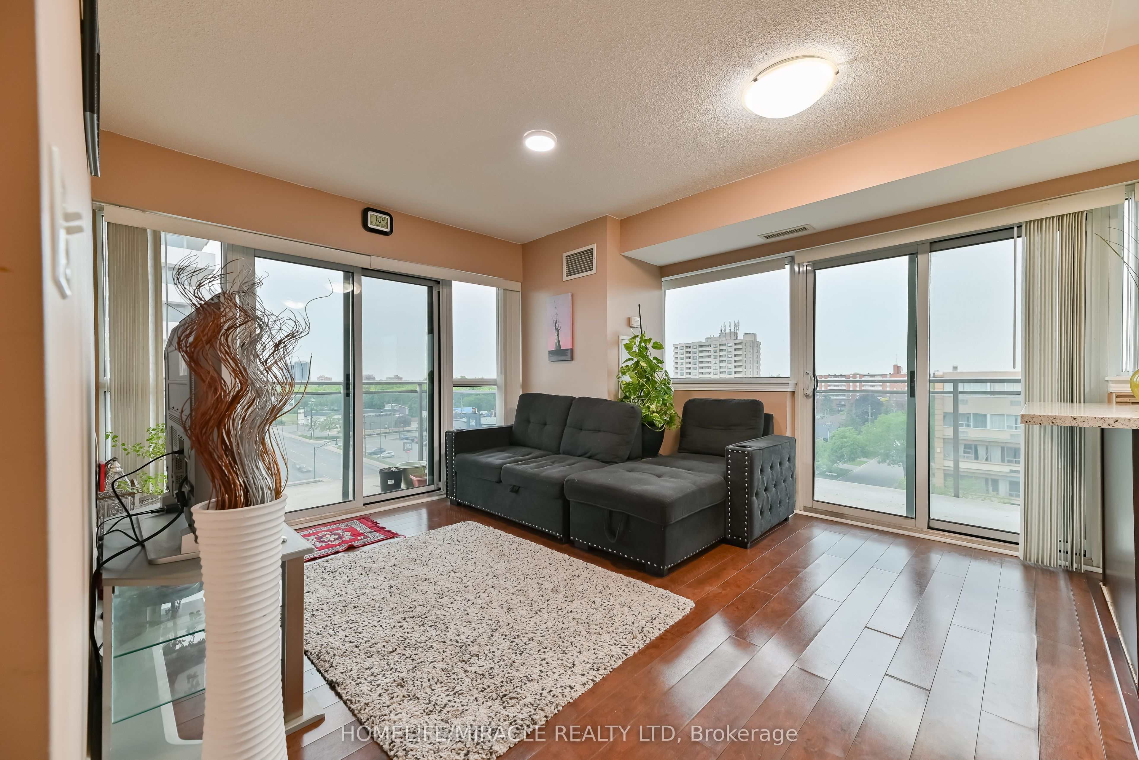 MLS #W12371737 image #4