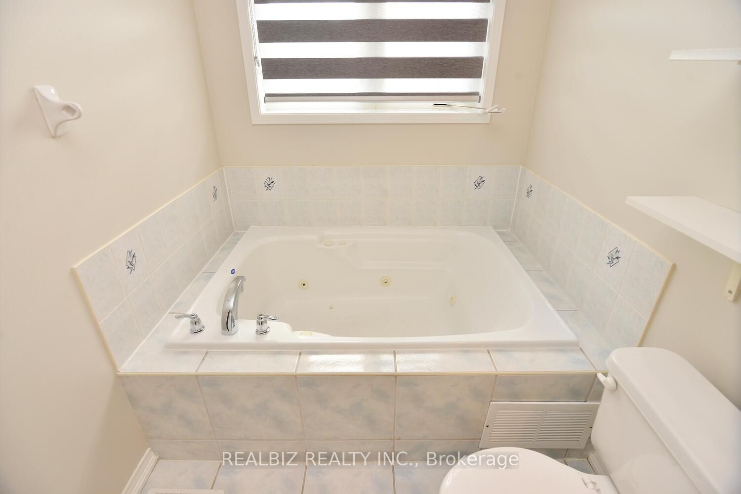 MLS #W12372038 image #9