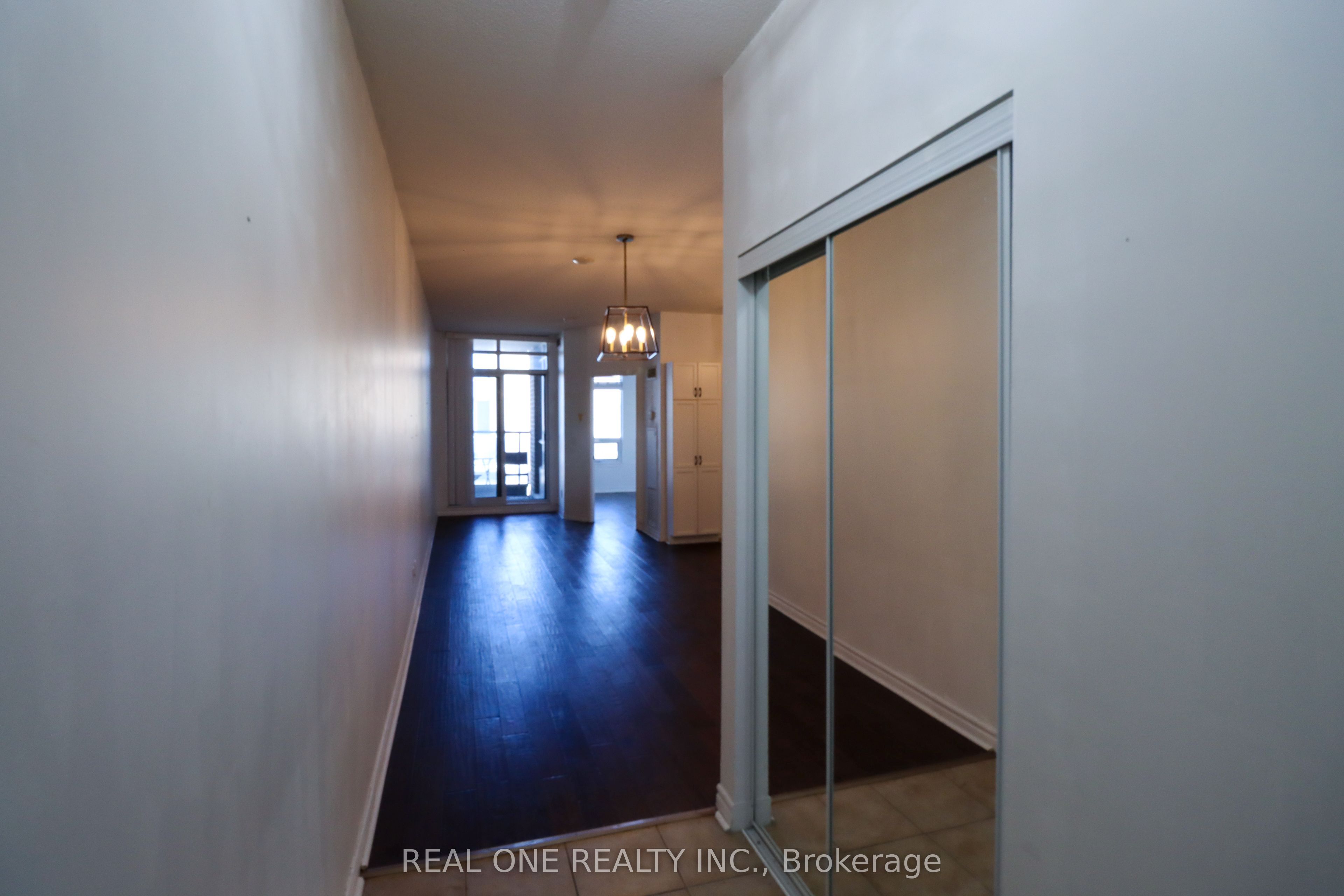 MLS #W12373102 image #6