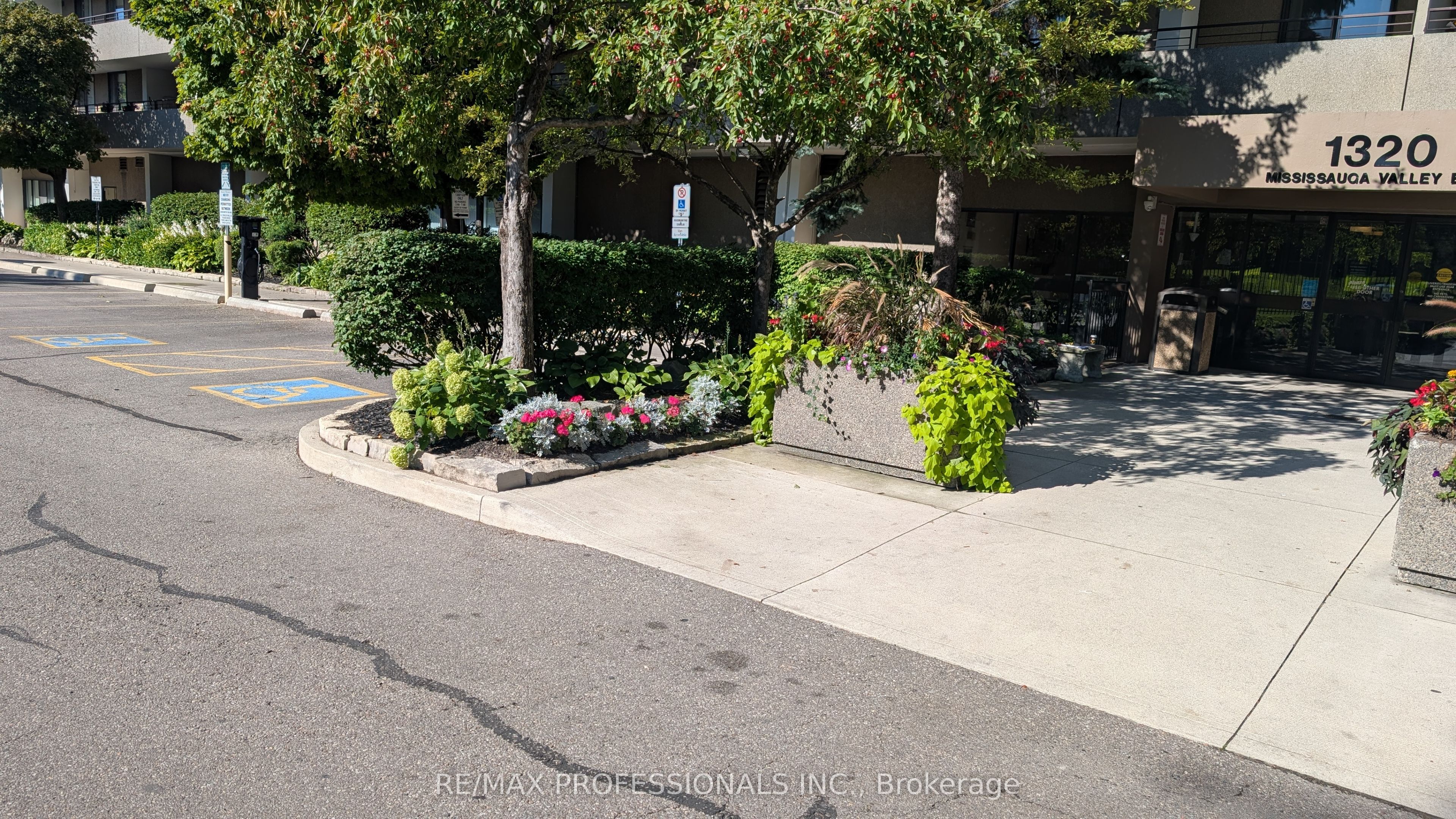 MLS #W12373698 image #1