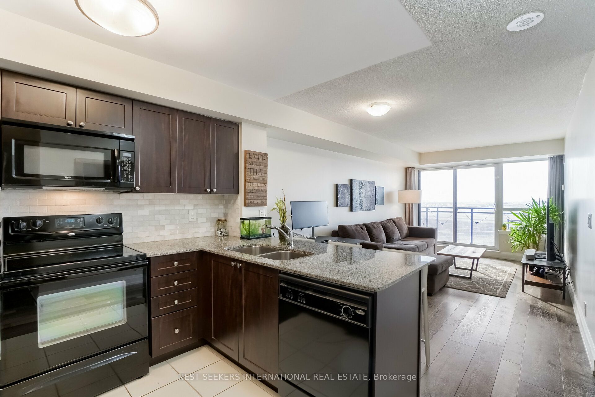 MLS #W12375726 image #1